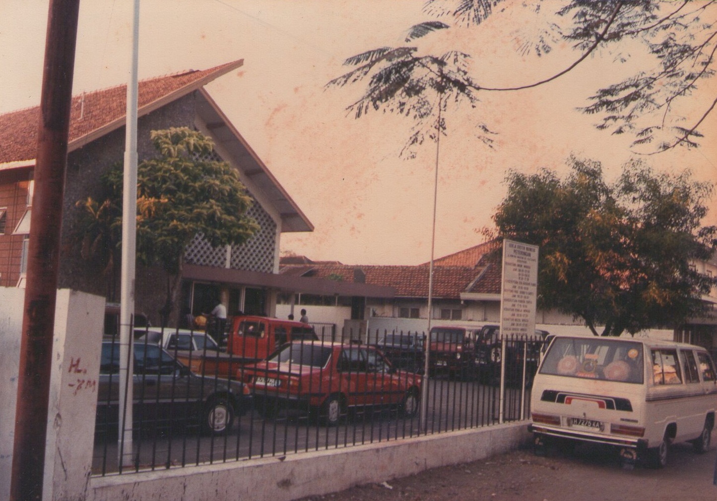 Suasana GKI Rayon III Peterongan di Hari Minggu